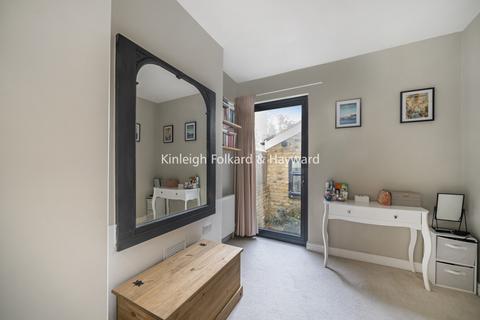 2 bedroom flat to rent, Letchworth Street, Tooting, London, SW17