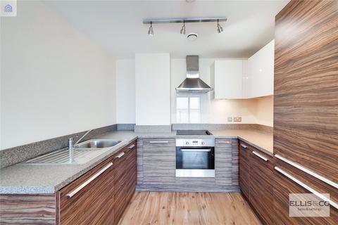2 bedroom apartment to rent, The Green, Southall, UB2