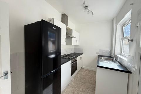2 bedroom terraced house to rent, Dunster Street, Leicester, LE3