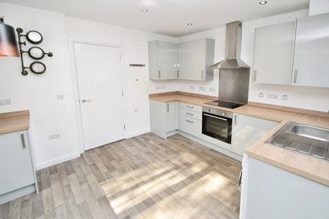 3 bedroom end of terrace house for sale, Salts Mews, Bradford BD18