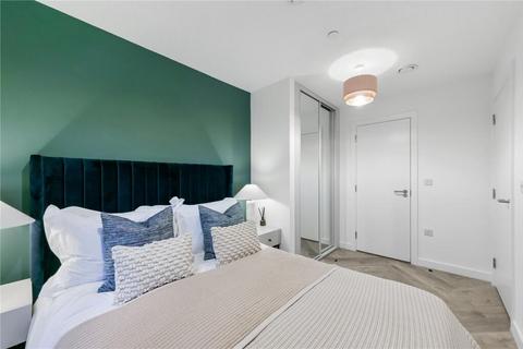 2 bedroom flat to rent, Halford Pl W7