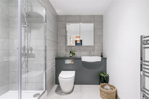 2 bedroom flat to rent, Halford Pl W7