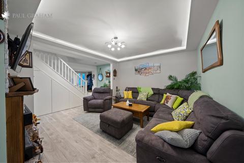 4 bedroom terraced house for sale, Richmond Road, Beddington