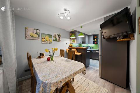 4 bedroom terraced house for sale, Richmond Road, Beddington