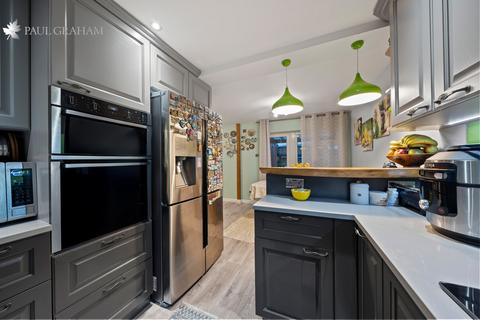 4 bedroom terraced house for sale, Richmond Road, Beddington