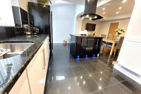 3 bedroom end of terrace house for sale, Cudworth Road, Blackley, M9
