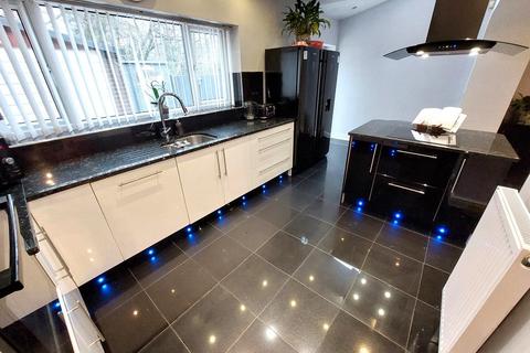 3 bedroom end of terrace house for sale, Cudworth Road, Blackley, M9
