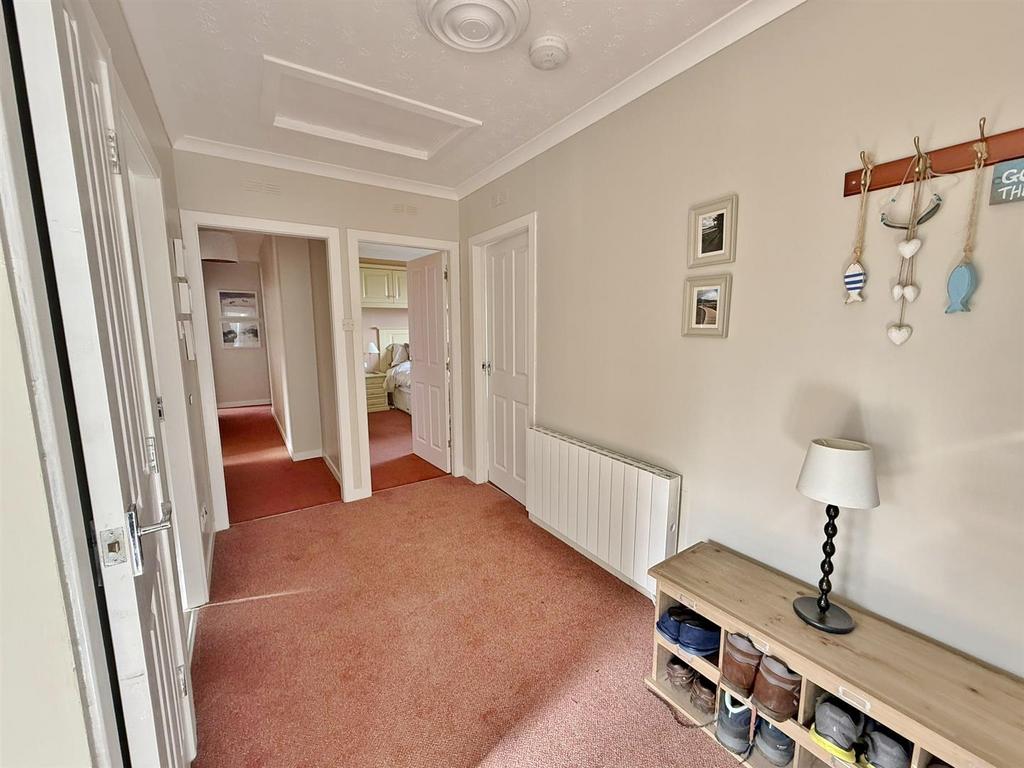 Hallway to bedrooms