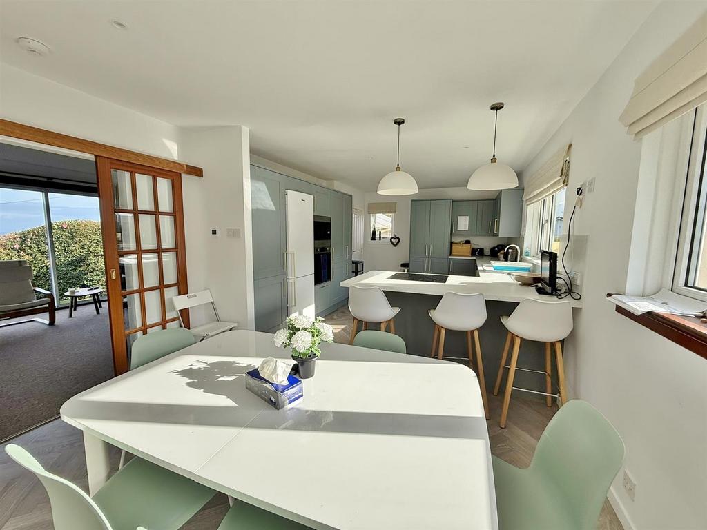 Kitchen dining room towards the lounge
