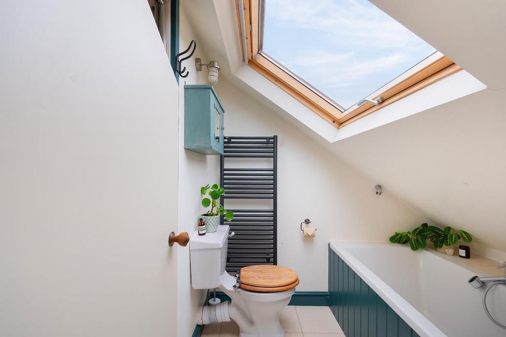 4 S2 WRSW - Ensuite B.jpg