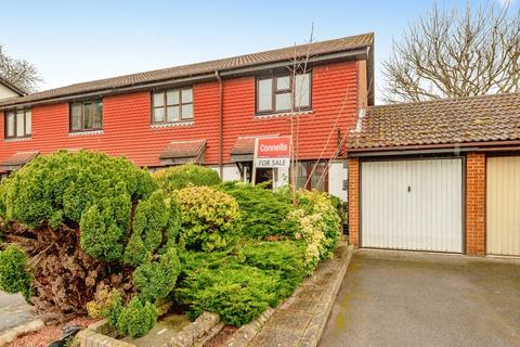 2 bedroom end of terrace house for sale, Keats Avenue, Redhill