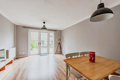 2 bedroom end of terrace house for sale, Keats Avenue, Redhill