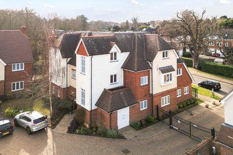Rouse Close, Weybridge, KT13