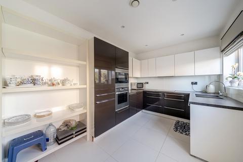 2 bedroom flat for sale, Rouse Close, Weybridge, KT13