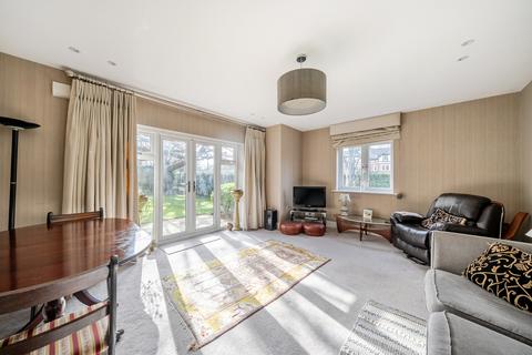 2 bedroom flat for sale, Rouse Close, Weybridge, KT13