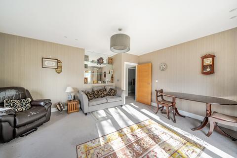 2 bedroom flat for sale, Rouse Close, Weybridge, KT13