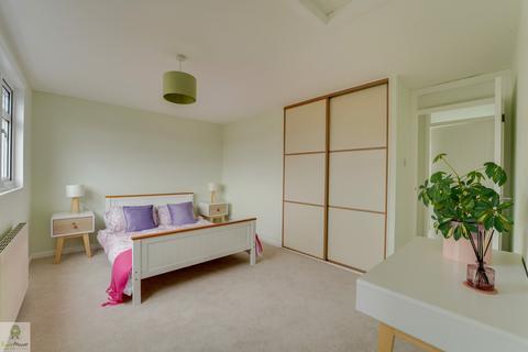 4 bedroom link detached house for sale, 35 Amblefield Way, Stafford
