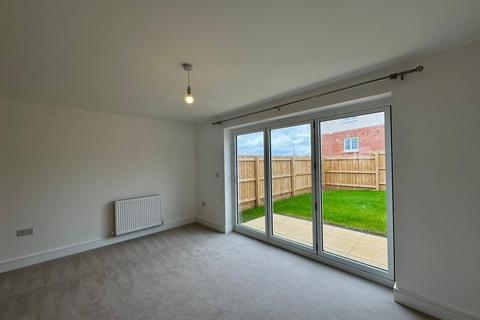 3 bedroom terraced house to rent, Redwing Avenue, Exmouth EX8