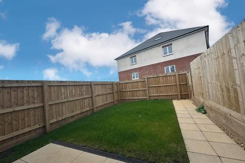 3 bedroom terraced house to rent, Redwing Avenue, Exmouth EX8