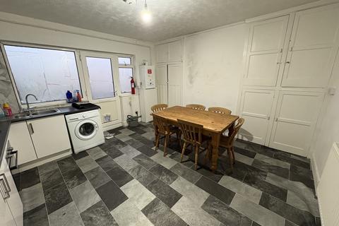 undefined, Hampton Road West, Feltham