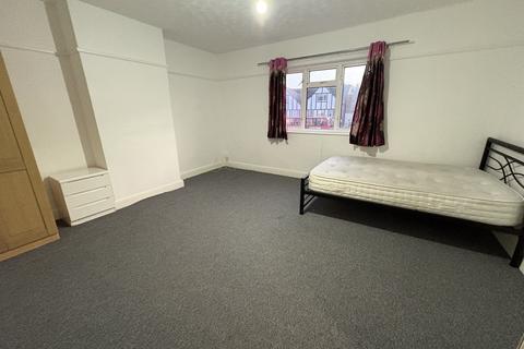 undefined, Hampton Road West, Feltham