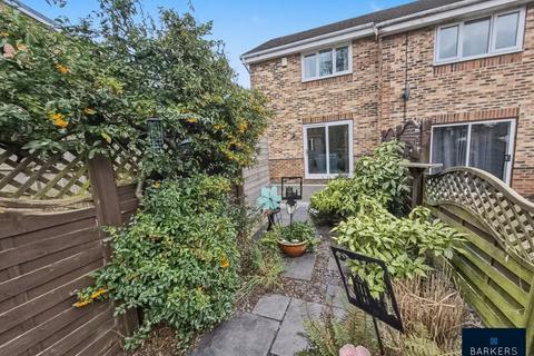 2 bedroom end of terrace house for sale, Greenfields, Heckmondwike