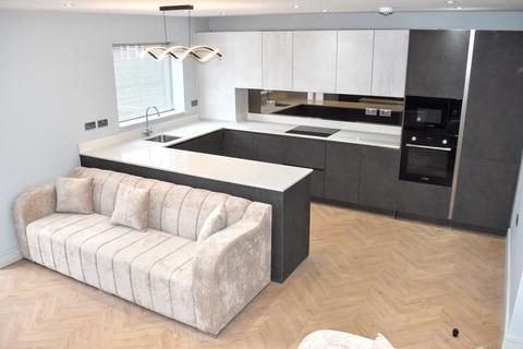 4 bedroom terraced house to rent, Meldon Road, Manchester