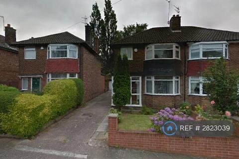 3 bedroom semi-detached house to rent, Hillside Drive, Swinton, M27