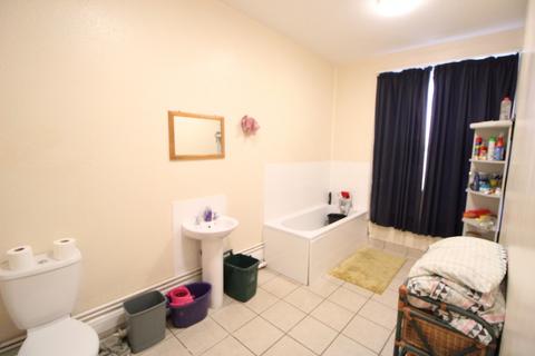 1 bedroom in a flat share to rent, St. Botolphs Street, Colchester