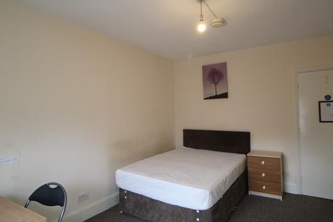 1 bedroom in a flat share to rent, St. Botolphs Street, Colchester