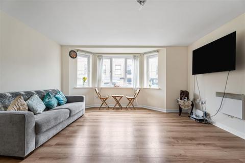 2 bedroom apartment for sale, Alveston Square, South Woodford