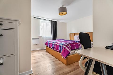 2 bedroom apartment for sale, Alveston Square, South Woodford