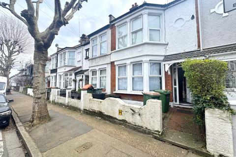 3 bedroom house to rent, Henniker Gardens, London, E6