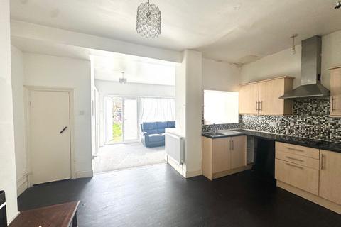 3 bedroom house to rent, Henniker Gardens, London, E6