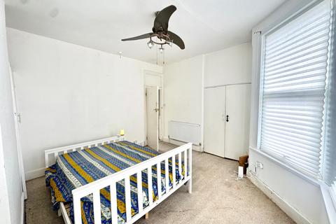 3 bedroom house to rent, Henniker Gardens, London, E6