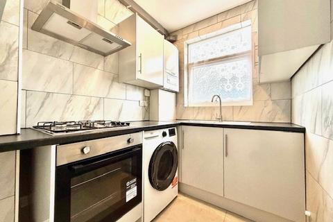 3 bedroom house to rent - Eastern Avenue, Ilford, IG4