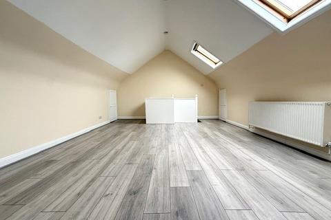 3 bedroom apartment to rent, Eastern Avenue, Ilford, IG4