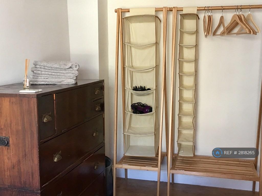 Bedroom Wardrobe And Dresser