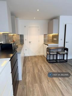 Studio to rent, High Street, Edgware, HA8