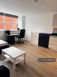 Studio to rent, High Street, Edgware, HA8