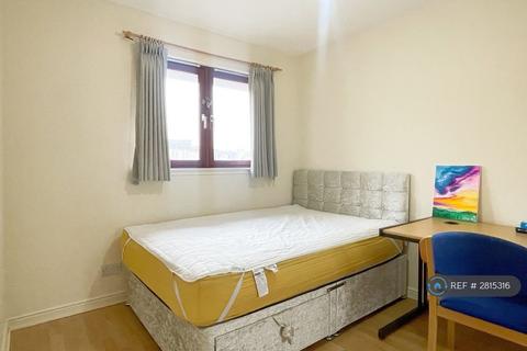3 bedroom flat to rent, Lymburn Street, Glasgow, G3