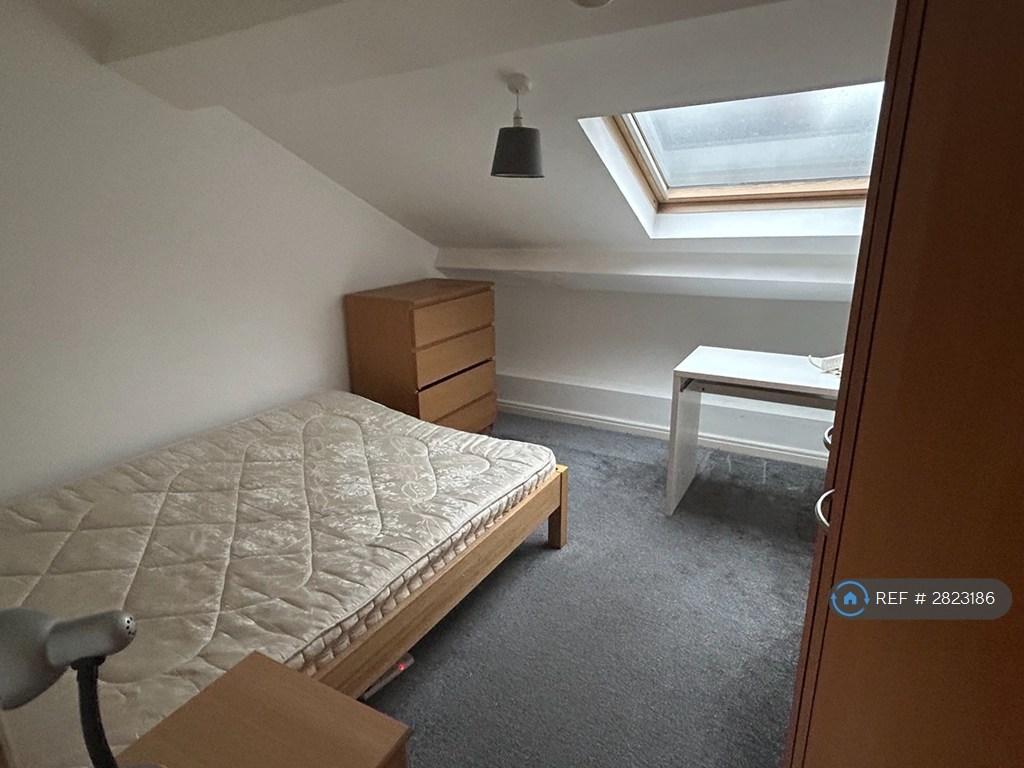 Bedroom 2 (Upstairs)