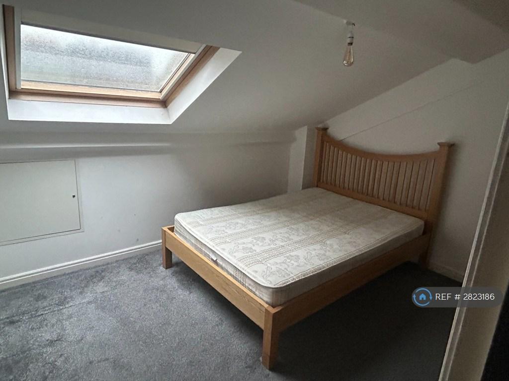 Bedroom 2 (Upstairs)