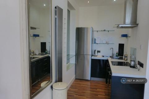 2 bedroom flat to rent, Mount Nod Road, London, SW2