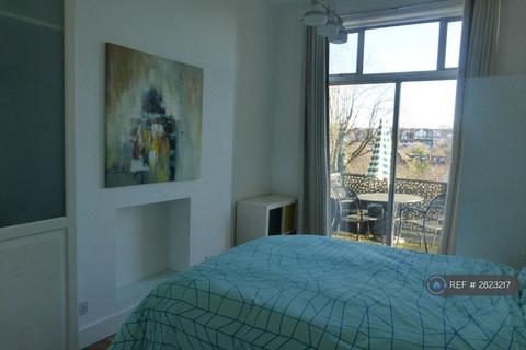 2 bedroom flat to rent, Mount Nod Road, London, SW2