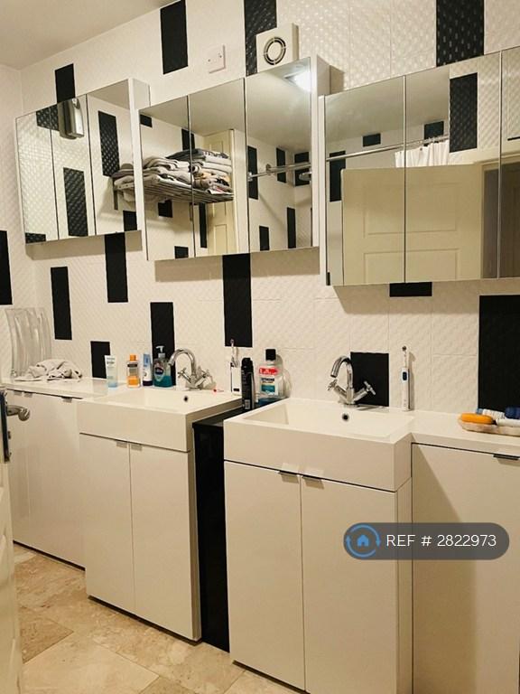Shared Bathroom 2,3,4