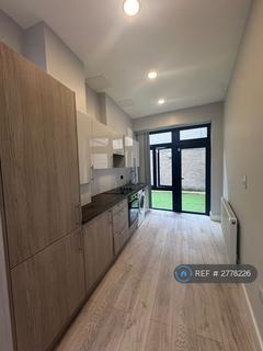 2 bedroom flat to rent, Western Road, Romford, RM1