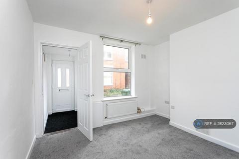 2 bedroom terraced house to rent, Ivy Grove, Nottingham, NG7
