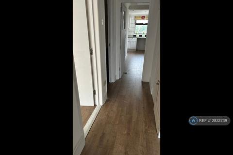 5 bedroom semi-detached house to rent, Locarno Road, Greenford, UB6