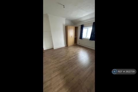 5 bedroom semi-detached house to rent, Locarno Road, Greenford, UB6